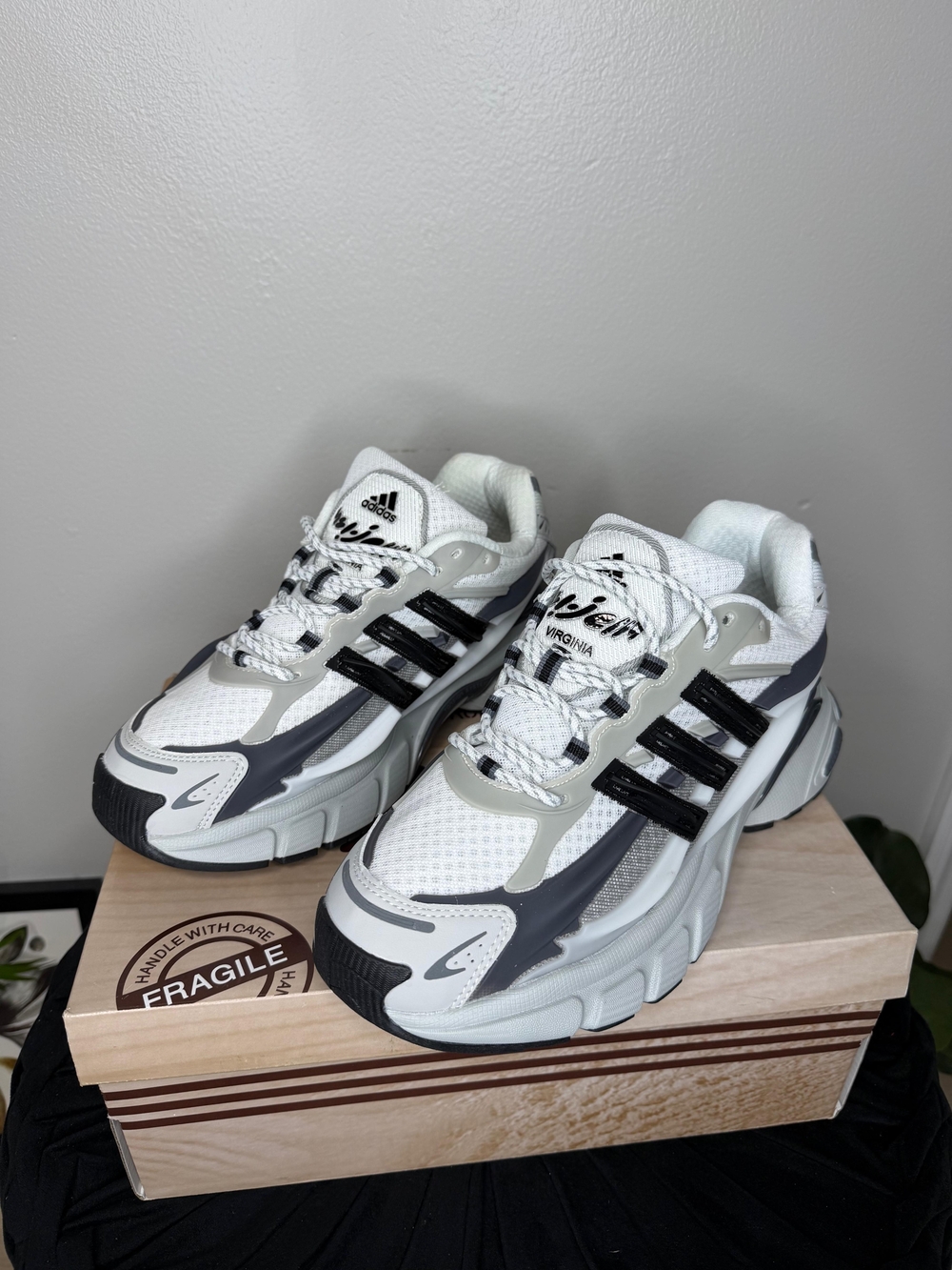 Adidas Mens White & Gray Running Sneakers